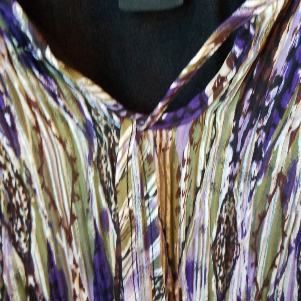 ❤New Direction Accordion Style Material Top - Picture 3 of 6